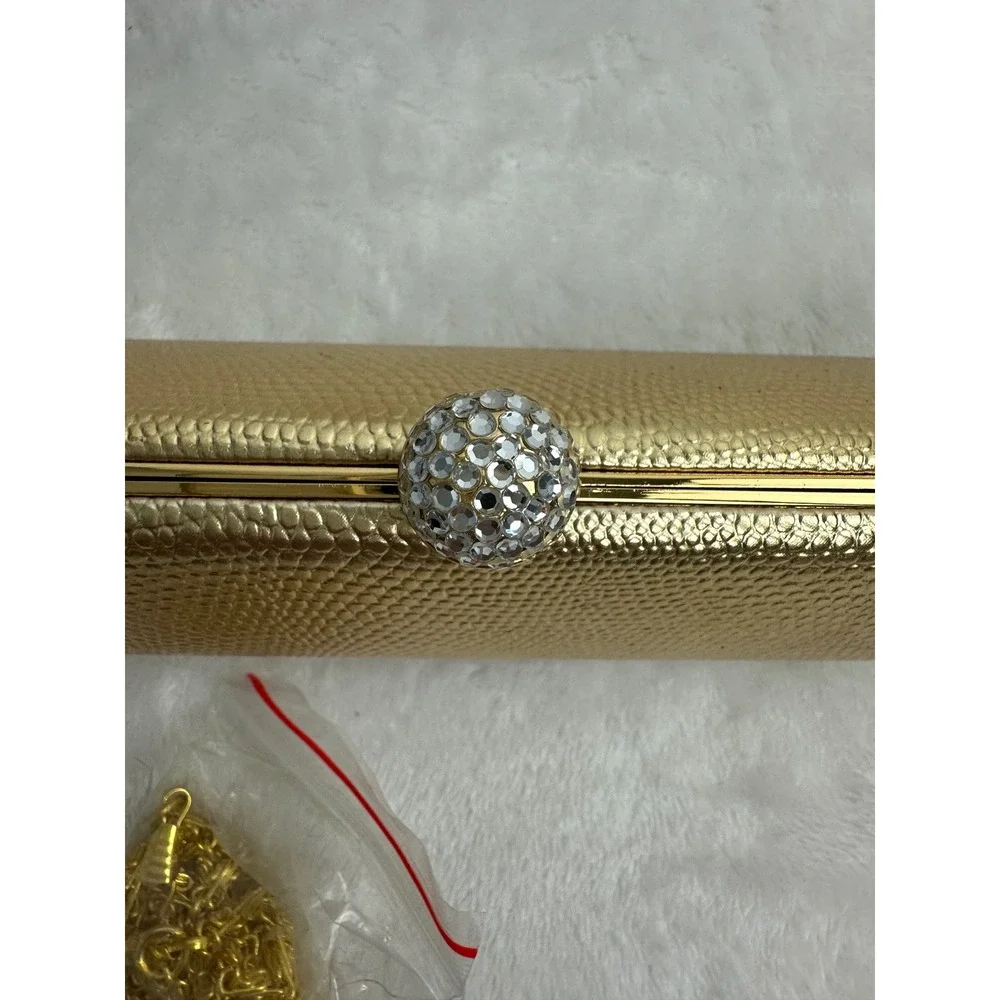 Unbranded gold tone